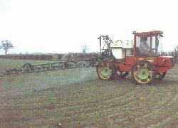 Agribuggy 4D spraying on row crop wheels